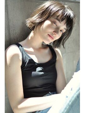 リティアンドビューティースタジオモッズシブヤ(LITTY&beauty studio M.O.D shibuya) 大人可愛い/切りっぱなし/前下がりショート/アッシュ