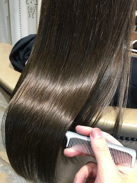 リア(lia) ロング/ストレート/髪質改善/グレージュ