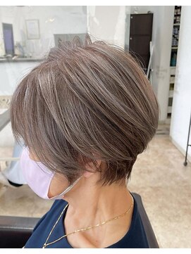 リッシュ 都賀店(Lish) 白髪を愛でるシルバーハイライト