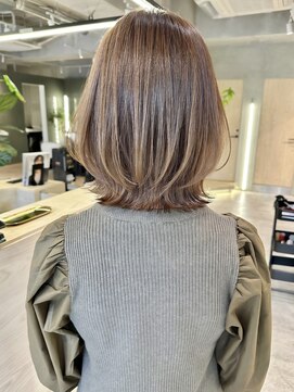 ナナローネス(nana loness) ちょっと長め　レイヤーボブ　くびれミディアム