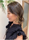 くびれショートボブ　外ハネボブ　ハイライトカラー
