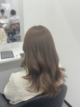 ロード(Road) 透明感抜群ブリーチなしオリーブベージュ/犬飼慧