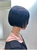 切りっぱなしボブショートボブ前下がりブルーブラックミニボブ