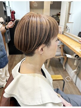 コンパス(COMPASS) マッシュヘアにピンクベージュアンブレラカラー