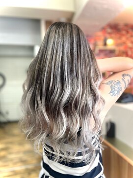 イエローコーン 横浜店(YELLOW CORN) contrast【バレイヤージュ/シャドールーツ/ケアブリーチ】