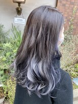 カミナ(KAMINA)&nbsp;ホワイトアッシュバレイヤージュで透明感たっぷり