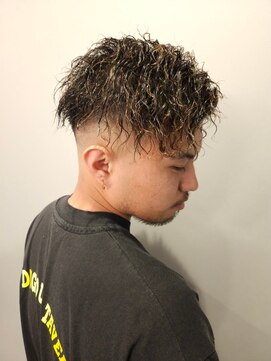 イズ(iss) 短髪パーマ相性抜群