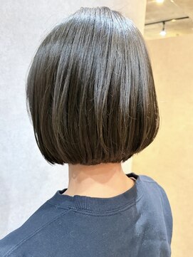 レイヤーボブ/アッシュグレージュ/グレージュ