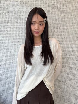 髪の悩みを解消！あなたに合わせた技術と薬剤で湿気に負けない自然なストレートヘアに♪