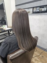 ウーラバイウェルズ 大和八木(U-ra by wells)&nbsp;柔らかベージュの艶ロングストレート