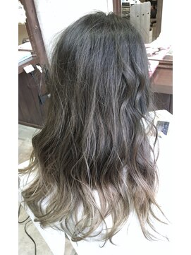 キー(kｅｙ) グラデーションアッシュグレー