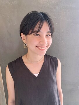 アトリエ エス atelier es HAIRDESIGN スッキリショート/黒髪ショート/大人ショート/センターパート