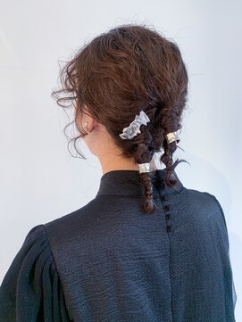 ヨハ ク ２つのネジネジポニーテール