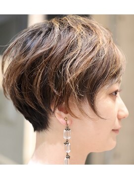 ヘア デザイン リスク(HAIR DESIGN RISK) 【RISK 高橋勇太】黒髪でシルエットが完璧な束感ベリーショート