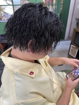 フッドウルフ(HOODWOLF) ツイストミディアムパーマ