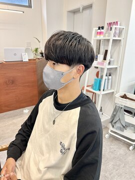 ファルベ(Farbe) ニュアンスパーマ/センターパート/ベリーショート/アッシュ