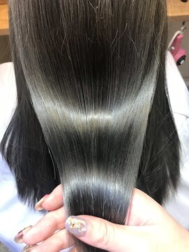 アルーシェウィズスカイ 原宿(Alushe with Sky) ブルーベース×シルバーアッシュ/ダブルカラー/ケアブリーチ