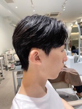 ノラ ウメダ(NORA UMEDA) センターパート×フェザーマッシュ×ダウンパーマ