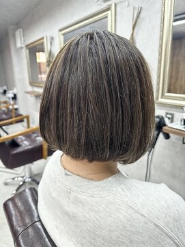 リアン(Lien) 極細ハイライト×くすみグレージュ/切りっぱなしボブ/透明感