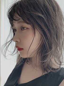 アンヒュッテ(ANHUTTE) グレージュをナチュラルなグラデーションで