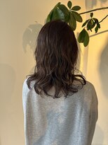エム(EMU)&nbsp;セミロングパーマスタイル
