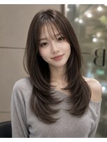 ベル 新宿(Belle) レディースロング レイヤーカット グレージュカラー 大人ヘア