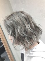 ヘアーシグネチャー(Hair Signature)&nbsp;明るめグレージュの切りっぱなしボブゆるふわMIXカール