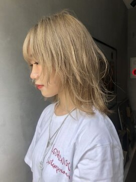 ジーナ(XENA) クリーミーブロンドウルフ