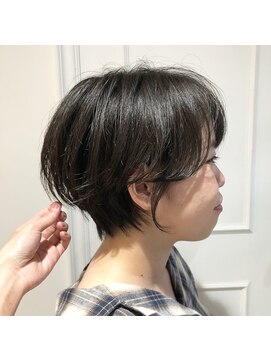 スペックホルダー(Spec Holder) 襟足丸みショートくびれショートハンサムショート束感ショート14