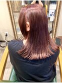 ストレートヘア。