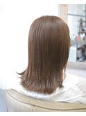 秋の明るめカーキベージュ
