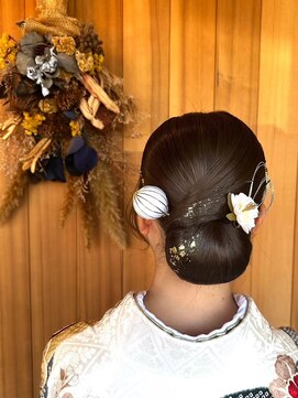 ウノ ア ウノ(uno a uno) シニヨンスタイル