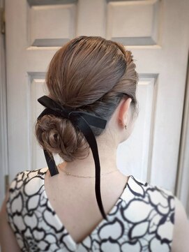 アロマ ヘアー ルーム 新宿3号店(AROMA hair room) リボンシニヨン/大人ガーリーまとめ髪/上品パーティーヘア