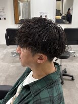 ヒュイル バイ ニアウ(Hwyl by Niau)&nbsp;メンズカットパーマ波巻きスパイラルパーマ刈り上げマッシュ