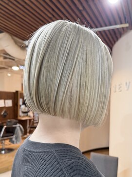 ブリッツ レボ(BLITZ-REVO) ホワイトベージュs 10代20代30代 柏駅/柏美容室