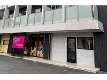 ミープラス(ME+)の雰囲気（右の黒い扉がサロンとなります）