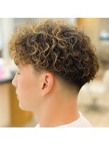 ビーワンヘアー 藤井寺 土師ノ里(B1hair)&nbsp;清潔感×色気。計算されたフェード＋メンズパーマ