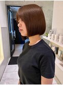 パツっとボブ+ブラウンカラー