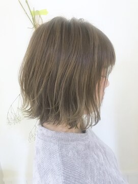 ネオリーブ クーロ(Neolive curro) 透明感を引き立てる♪ナチュラルハイライト