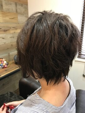 ドア(DOA) ☆フェザーレイヤー・ショート＆スモーキーグレーカラー☆