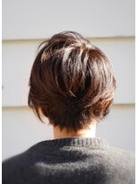 ダマーニ 表参道(DAMANI)&nbsp;オリジナルの技法「リフォルマカット」で計算されたショート。