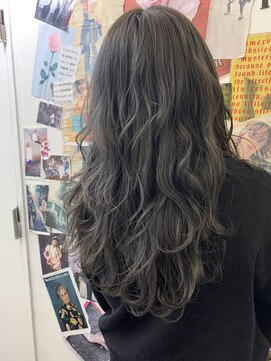 トロニー(TLONY) 渋谷TLONY グレー　stylist/miaki