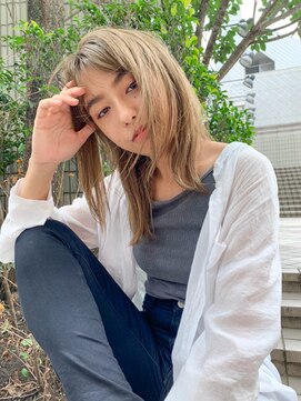 ヘアサロンM 新宿 顔まわりのレイヤーが可愛い☆フォギーベージュ