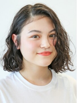 ムルチュラ(muruchura) セミウェットウェーブのくすみカラーボブ２　合田恵生