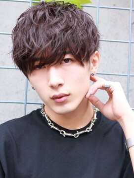 ネイビー(NAVY) グラデーション刈り上げ　前下がりマッシュ　スパイラル