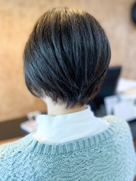 アークスヘアー ブルージュ小顔暗髪ハンサムショート☆ラメラトリートメント