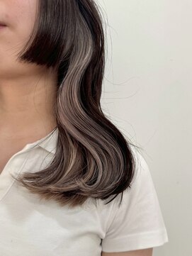 サクラ オモテサンドウ(SAKURA) レイヤーカット×ブリーチを使ったインナーカラー☆表参道