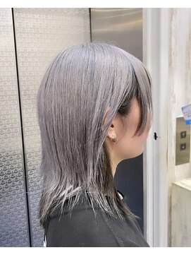 ホワイト 梅田(white) ブラック×シルバー