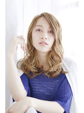 シャンティ 目白(SHANTi) ハイトーンベージュのかきあげミックスカール