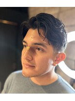 フランクスバーバー アンド ビアークラブ(FRANK'S BARBER and BEER CLUB)&nbsp;センターパートテーパーフェード